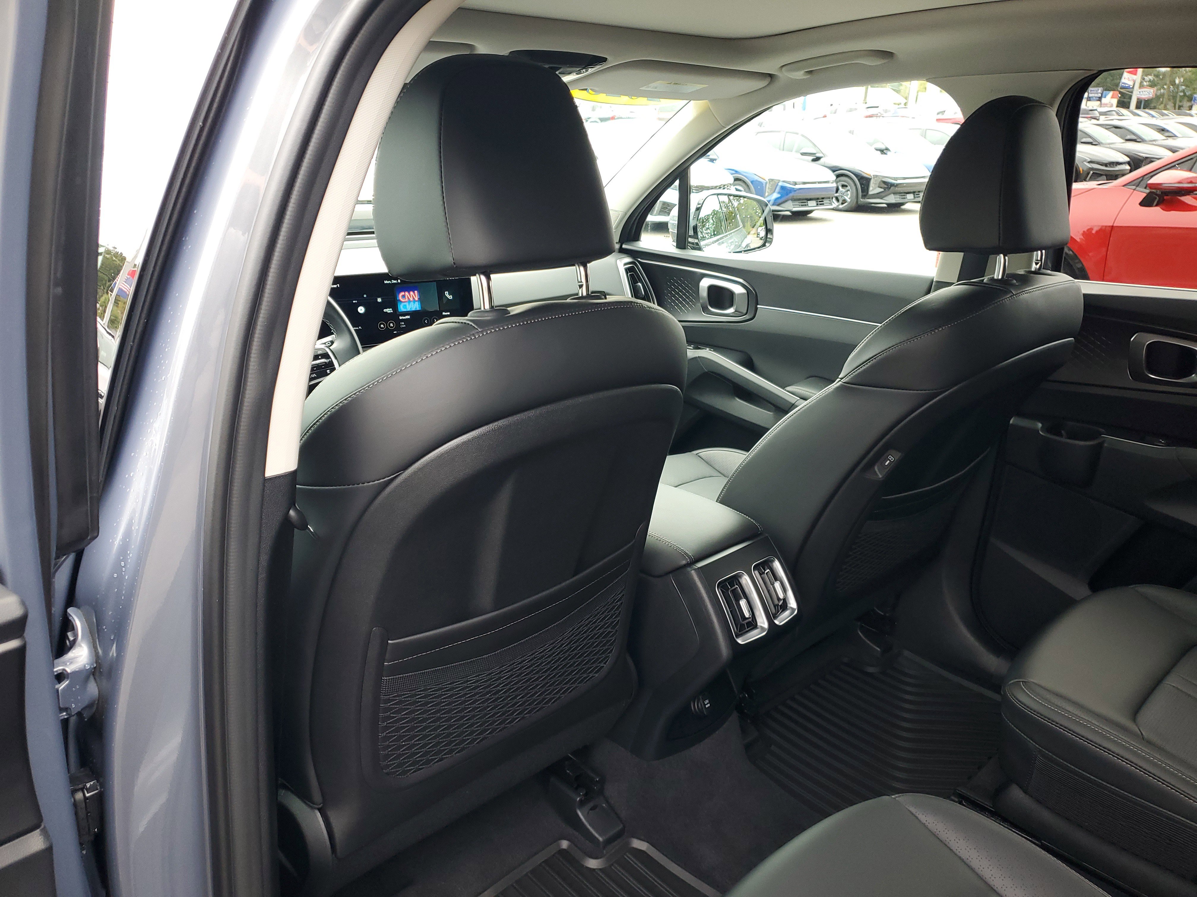 Certified 2025 Kia Sorento EX w/ Panoramic Sunroof Package image 17