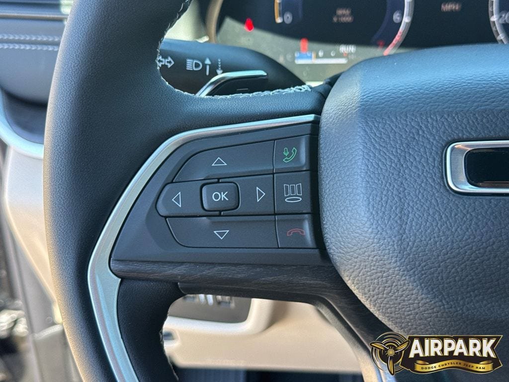 New 2026 Jeep Grand Cherokee Limited w/ Luxury Tech Group II AWD/4WD image 22