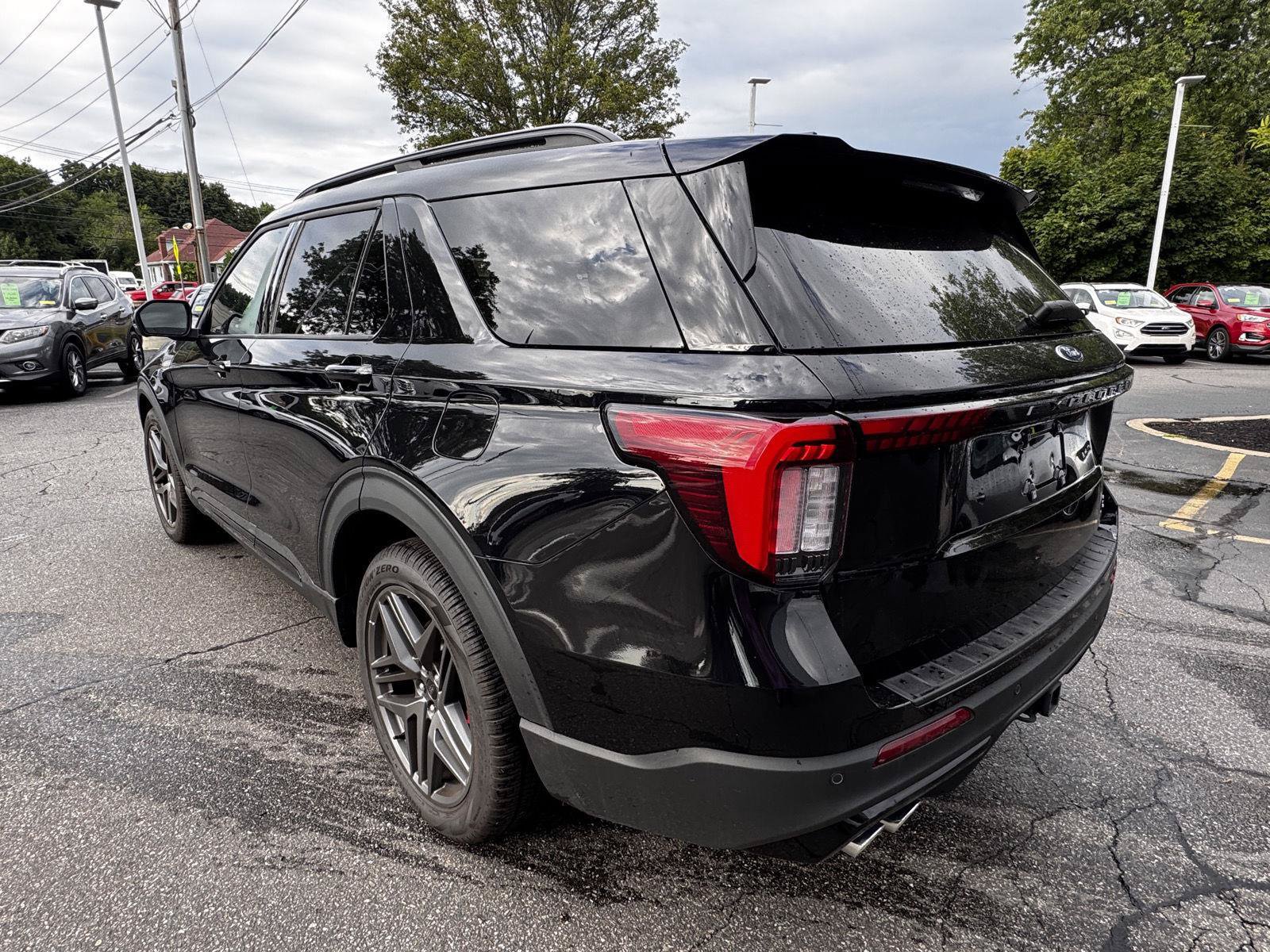 Used 2025 Ford Explorer ST AWD/4WD image 5