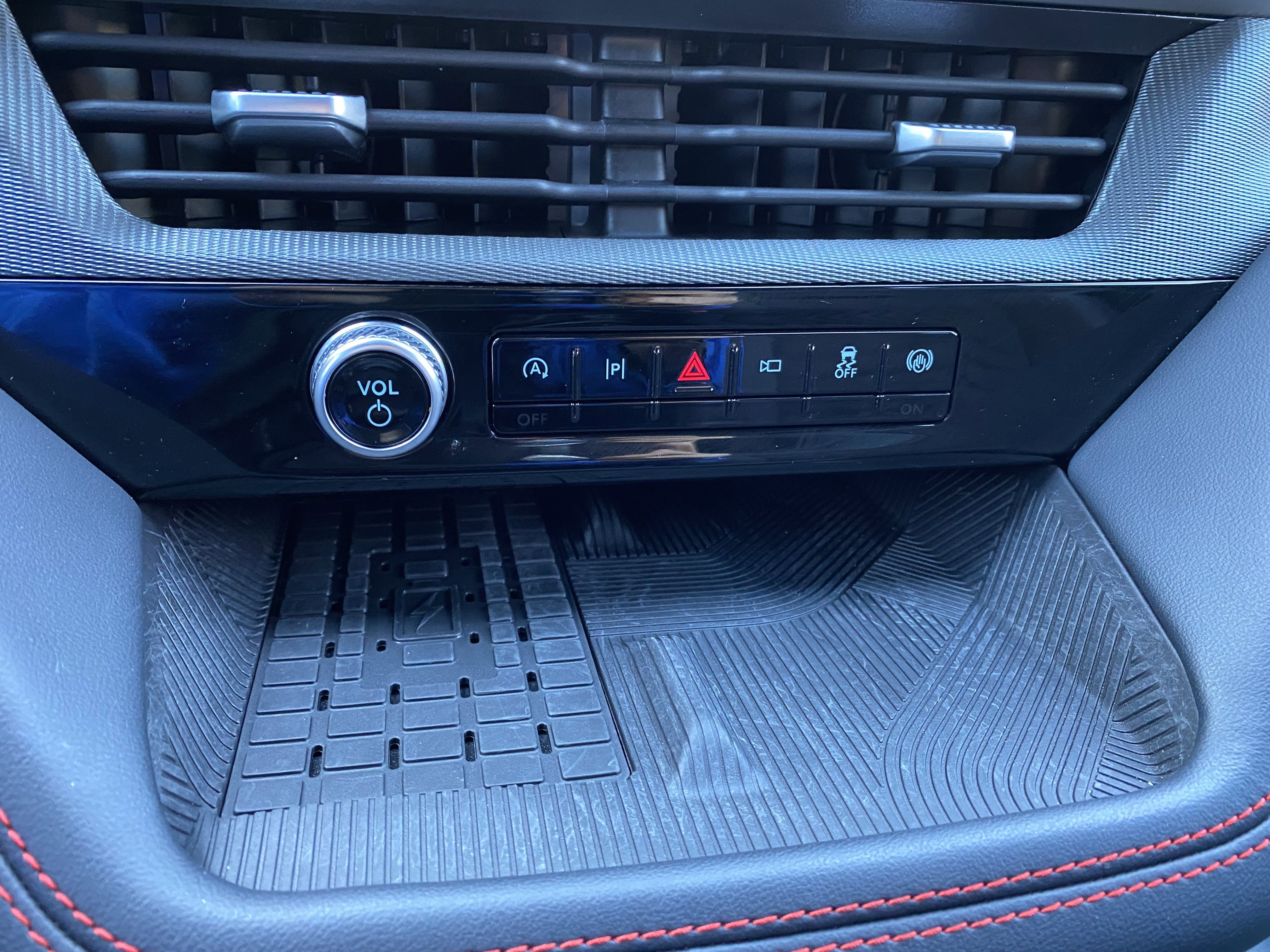 Used 2025 Ford Explorer ST-Line w/ Premium Package image 28