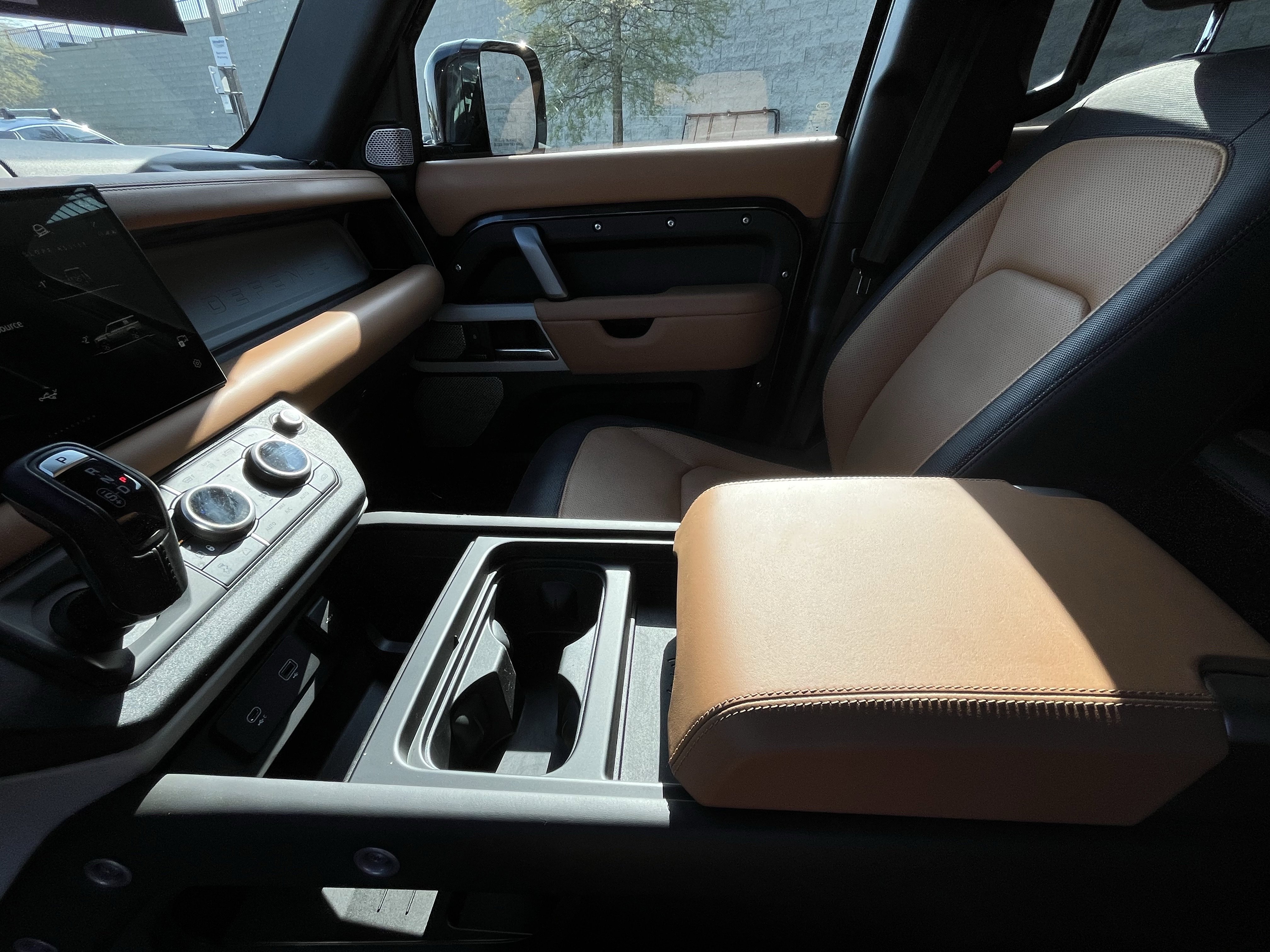 Certified 2024 Land Rover Defender 130 X-Dynamic SE AWD/4WD image 23