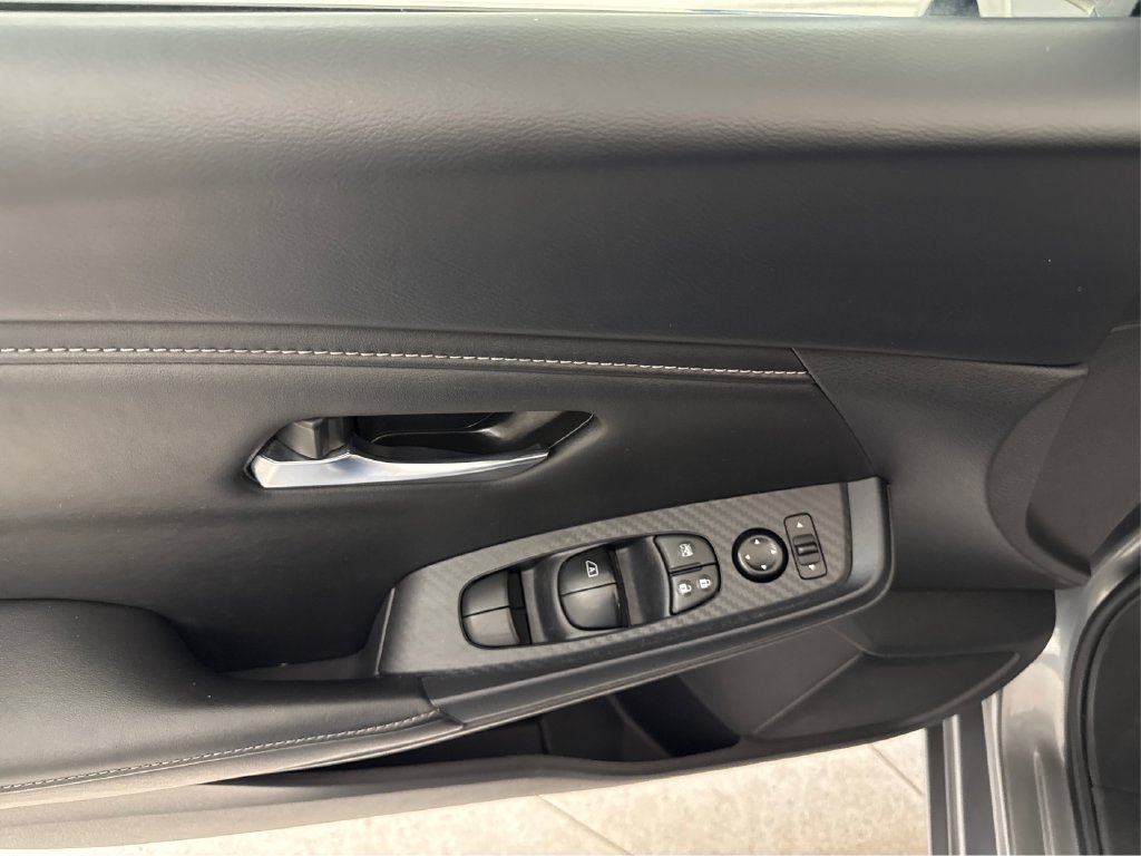 Used 2025 Nissan Sentra SV FWD image 32