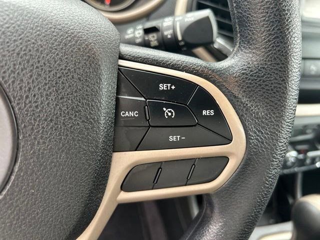 Used 2017 Jeep Cherokee Sport w/ Safety Group AWD/4WD image 18