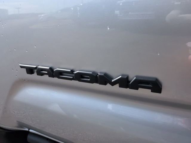 Used 2022 Toyota Tacoma TRD Off-Road w/ TRD Premium Off Road Package image 13