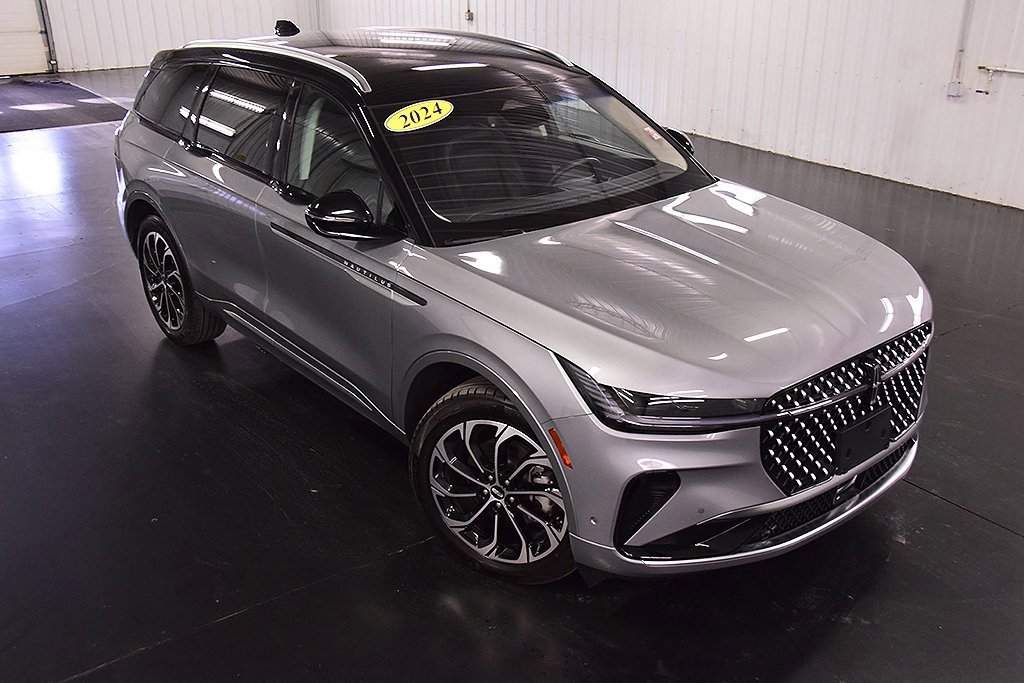 Used 2024 Lincoln Nautilus Reserve image 9