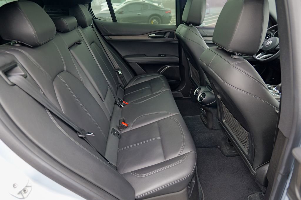 Used 2022 Alfa Romeo Stelvio Ti image 32