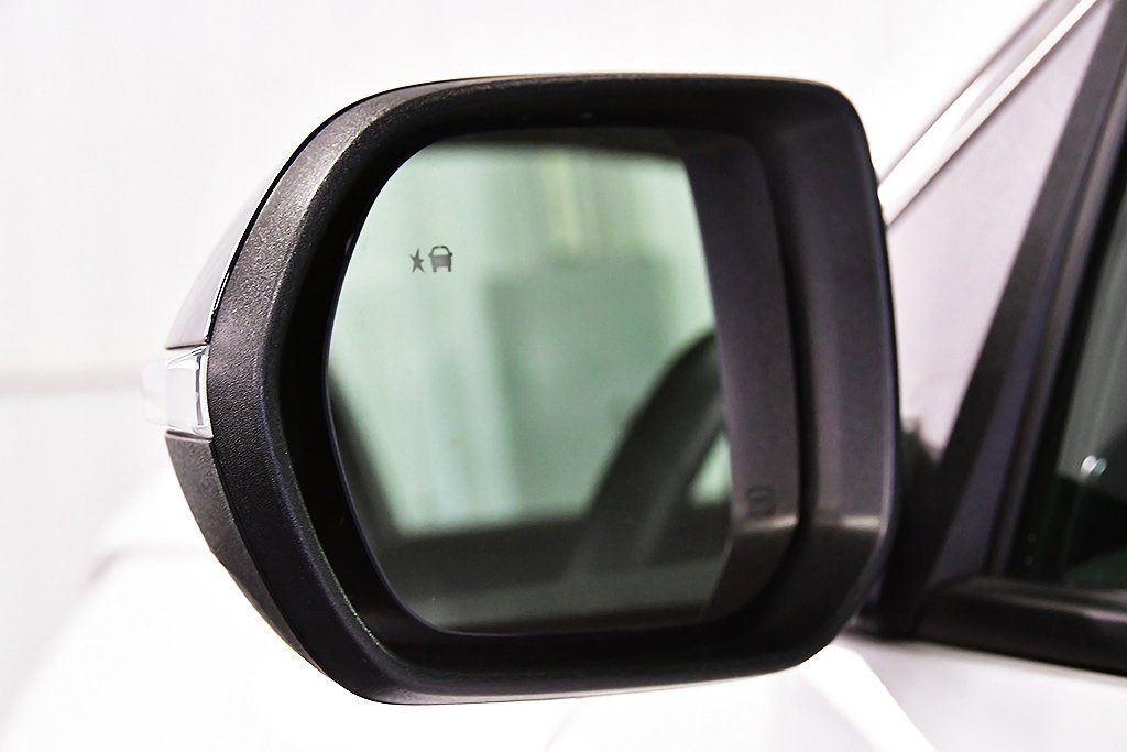 Used 2025 Chevrolet Traverse LT image 12