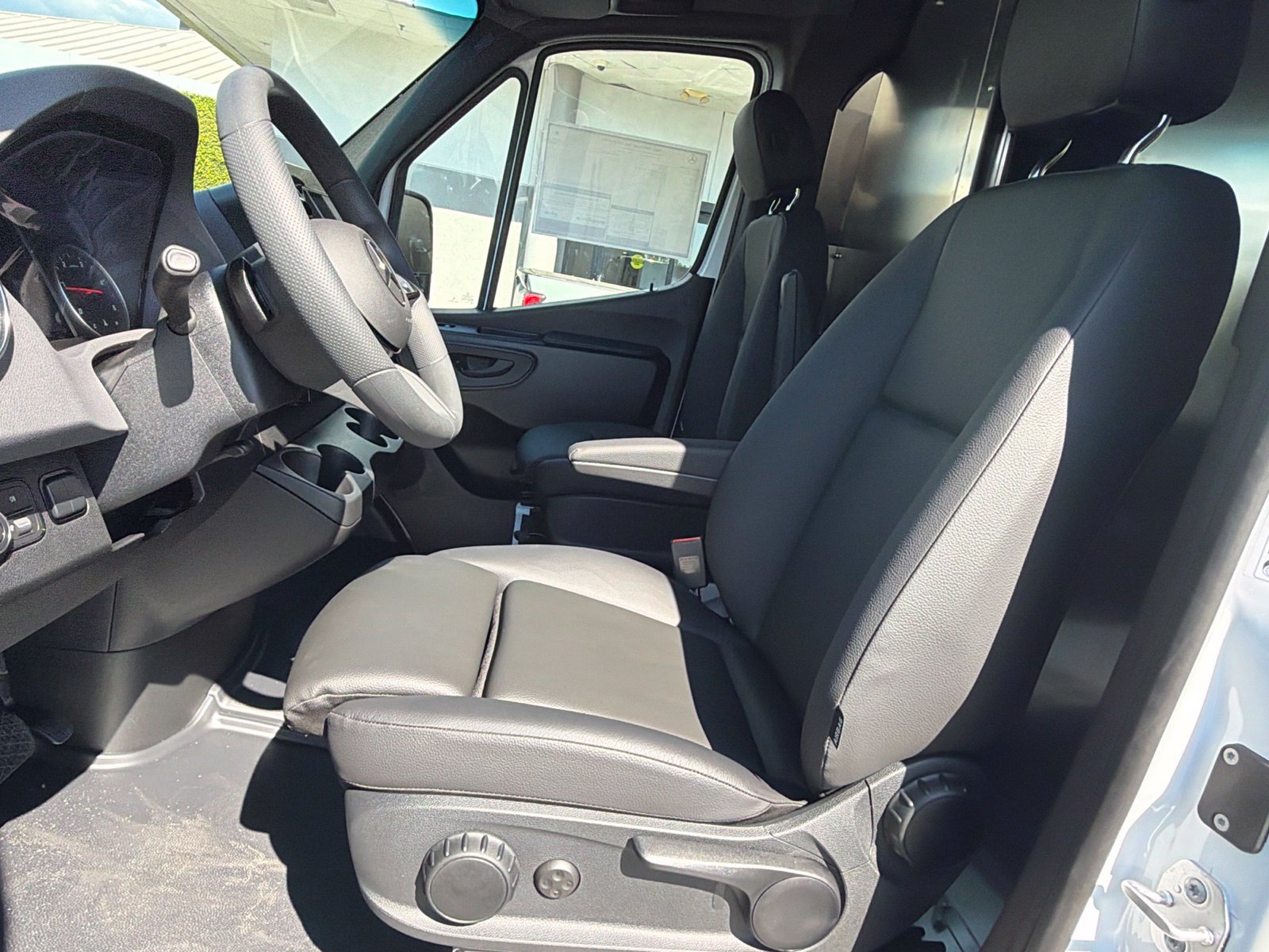New 2026 Mercedes-Benz Sprinter 2500 image 21
