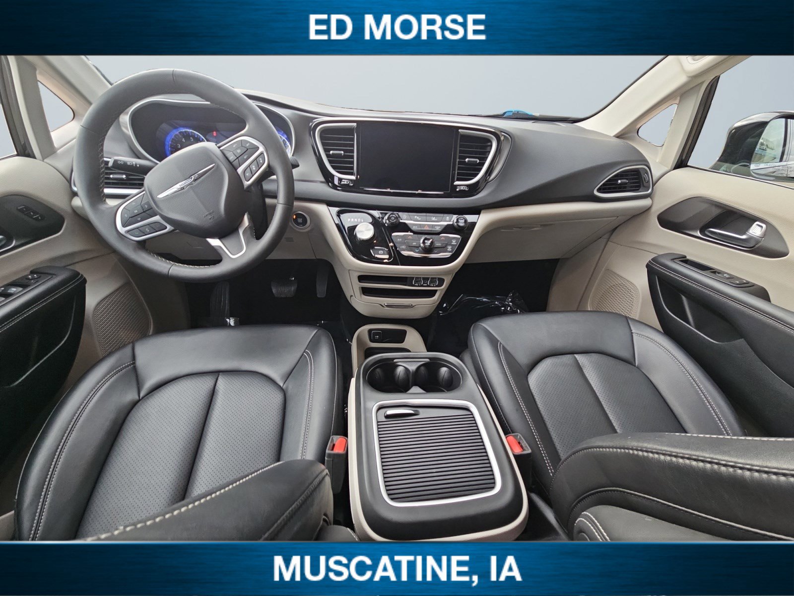 Used 2024 Chrysler Pacifica Touring-L image 15