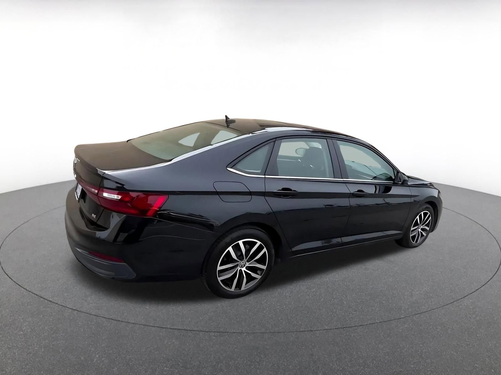 Used 2025 Volkswagen Jetta SE image 15