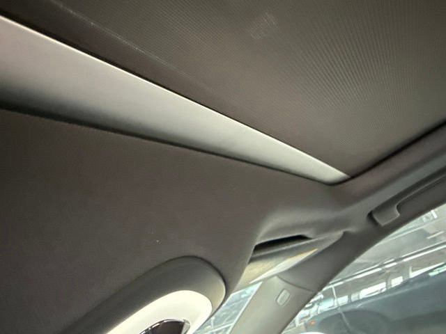 Used 2025 Porsche Macan AWD/4WD image 13