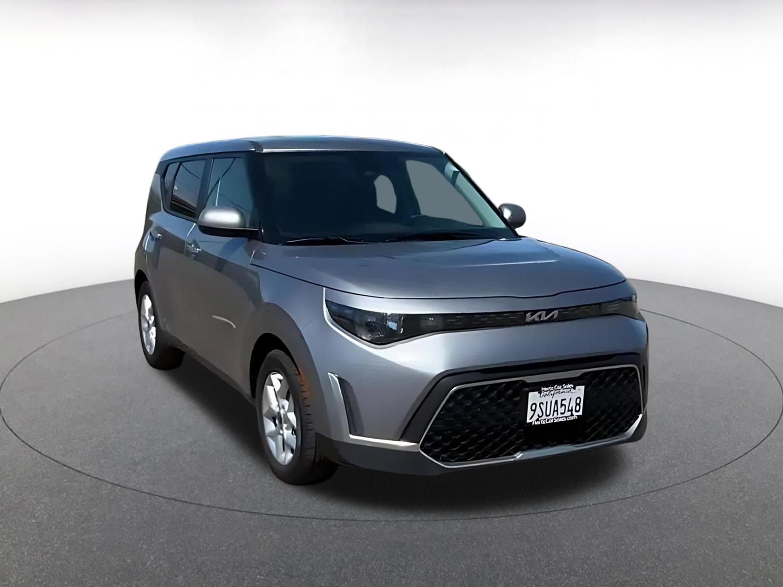 Used 2025 Kia Soul LX w/ LX Technology Package FWD image 3