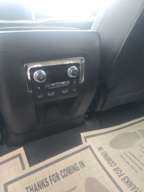 Used 2024 GMC Yukon XL Denali w/ Advanced Technology Package image 12