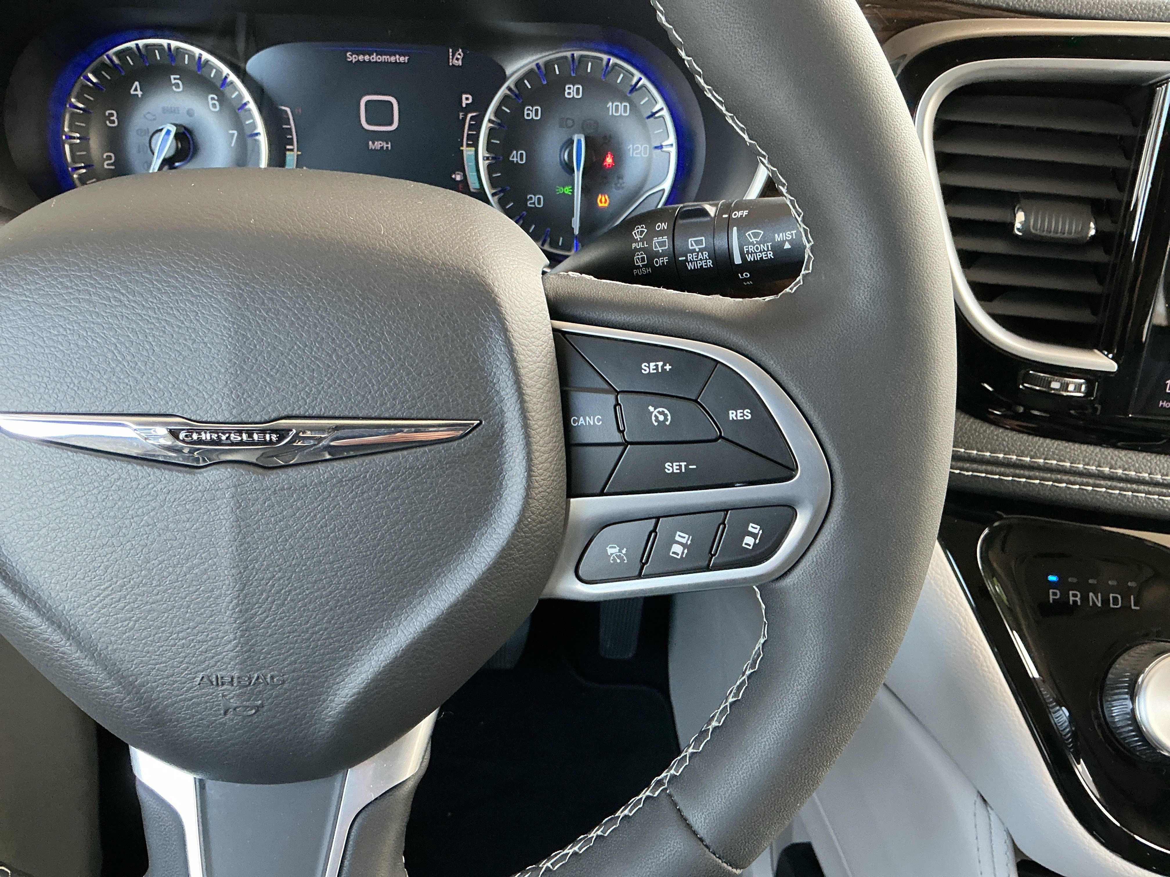 Used 2023 Chrysler Pacifica Limited image 13