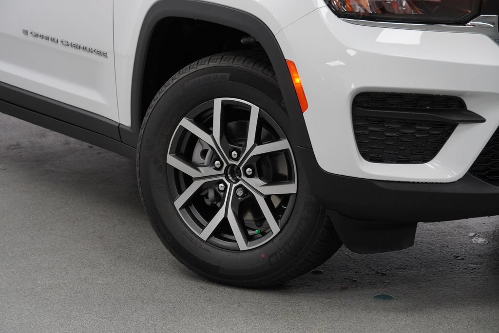 New 2027 Jeep Grand Cherokee Laredo AWD/4WD image 4