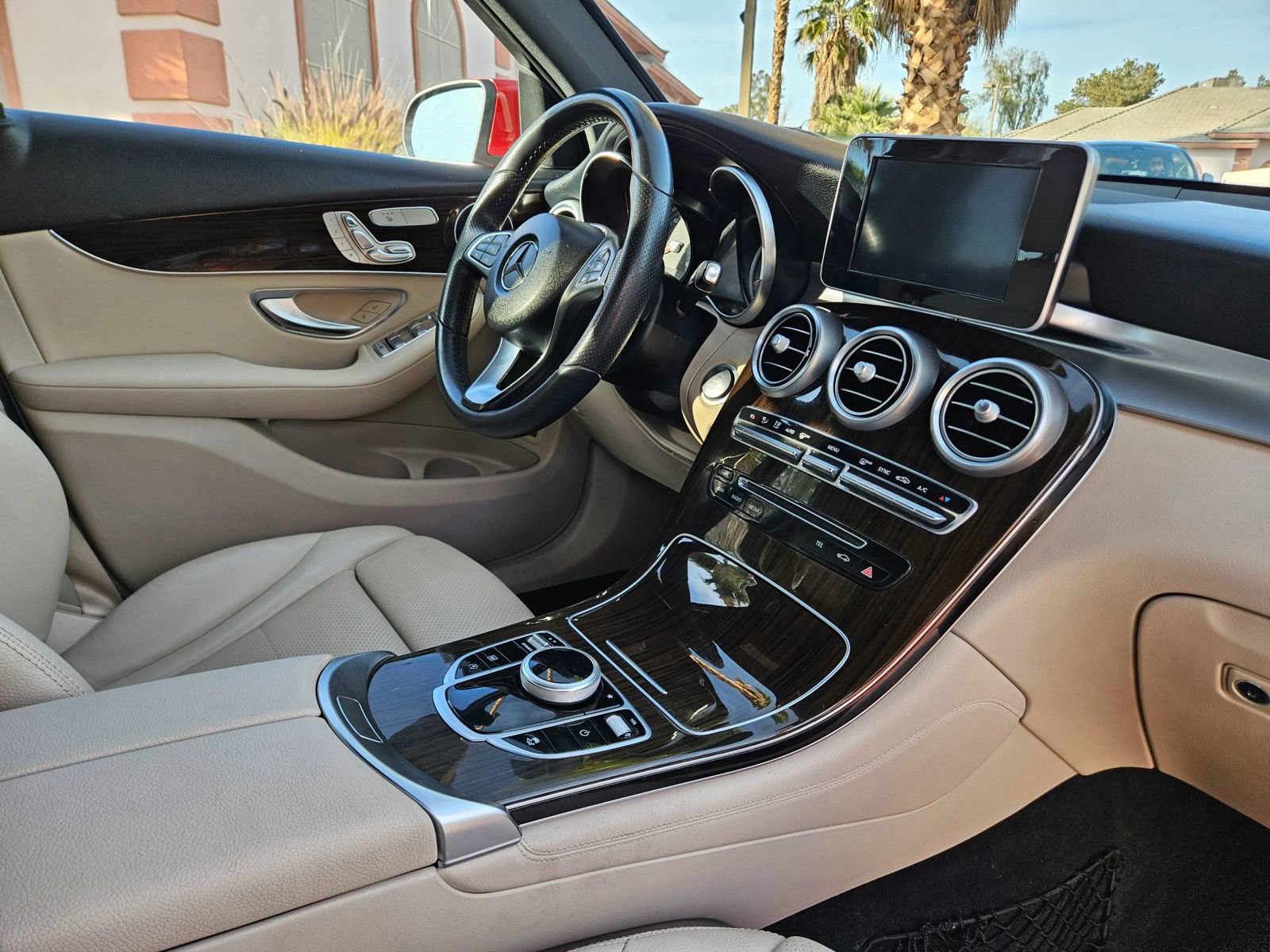 Used 2018 Mercedes-Benz GLC 300 w/ Premium Package image 18