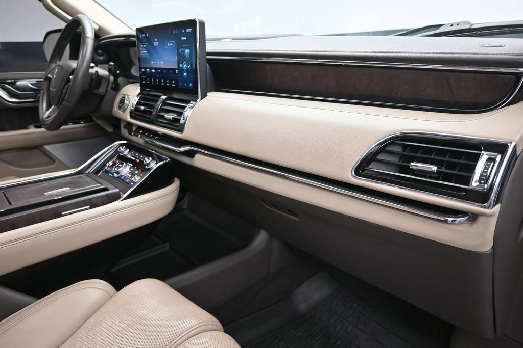 Used 2023 Lincoln Navigator Reserve AWD/4WD image 24