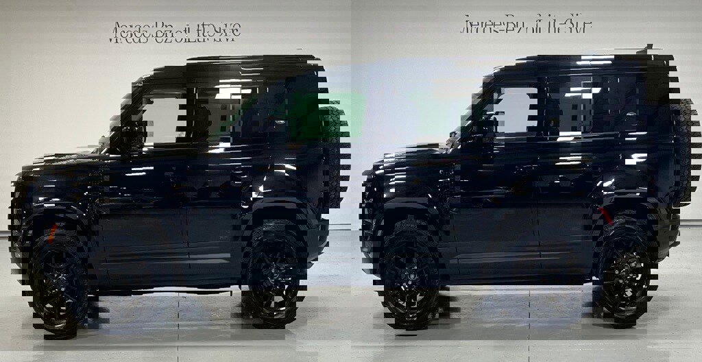 Used 2024 Land Rover Defender 110 S image 2