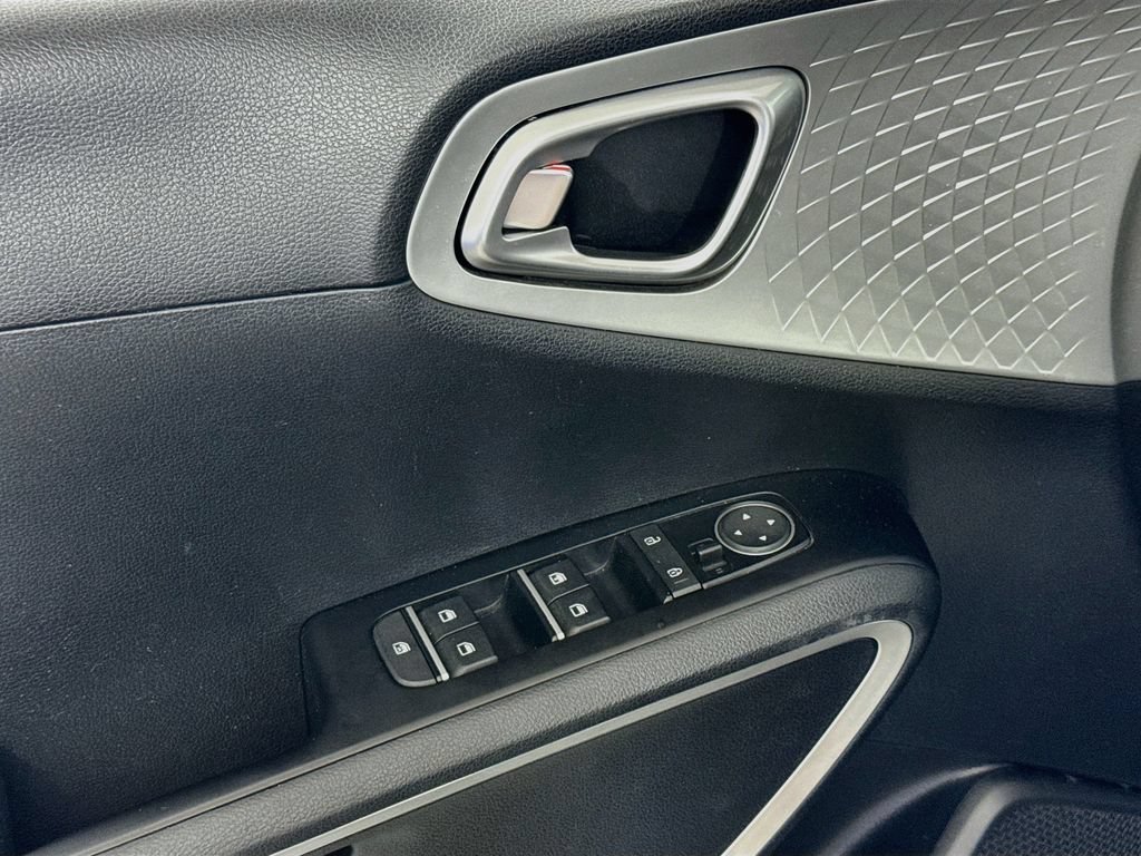 Used 2022 Kia Soul LX FWD image 17