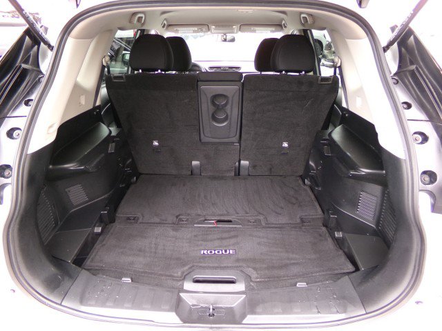 Used 2017 Nissan Rogue SV image 25