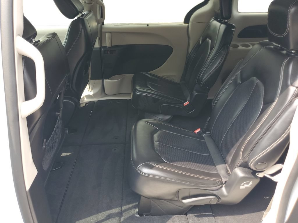 Used 2023 Chrysler Pacifica Touring-L FWD image 25