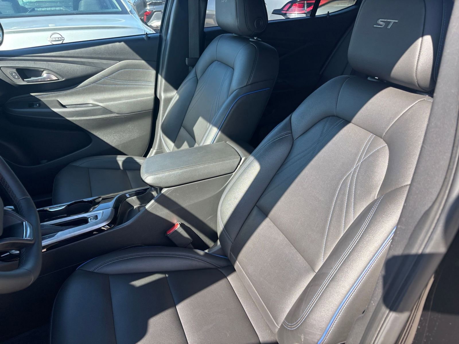 Used 2025 Buick Envista Sport Touring image 35