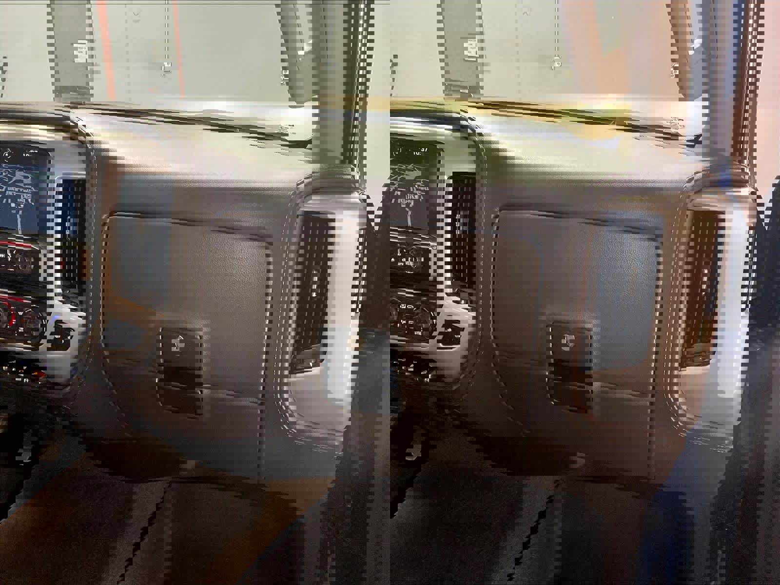 Used 2015 GMC Sierra 1500 SLT w/ SLT Crew Cab Value Package image 18