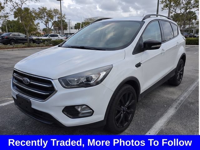 Used 2018 Ford Escape SE w/ SE Sport Appearance Package AWD/4WD image 2