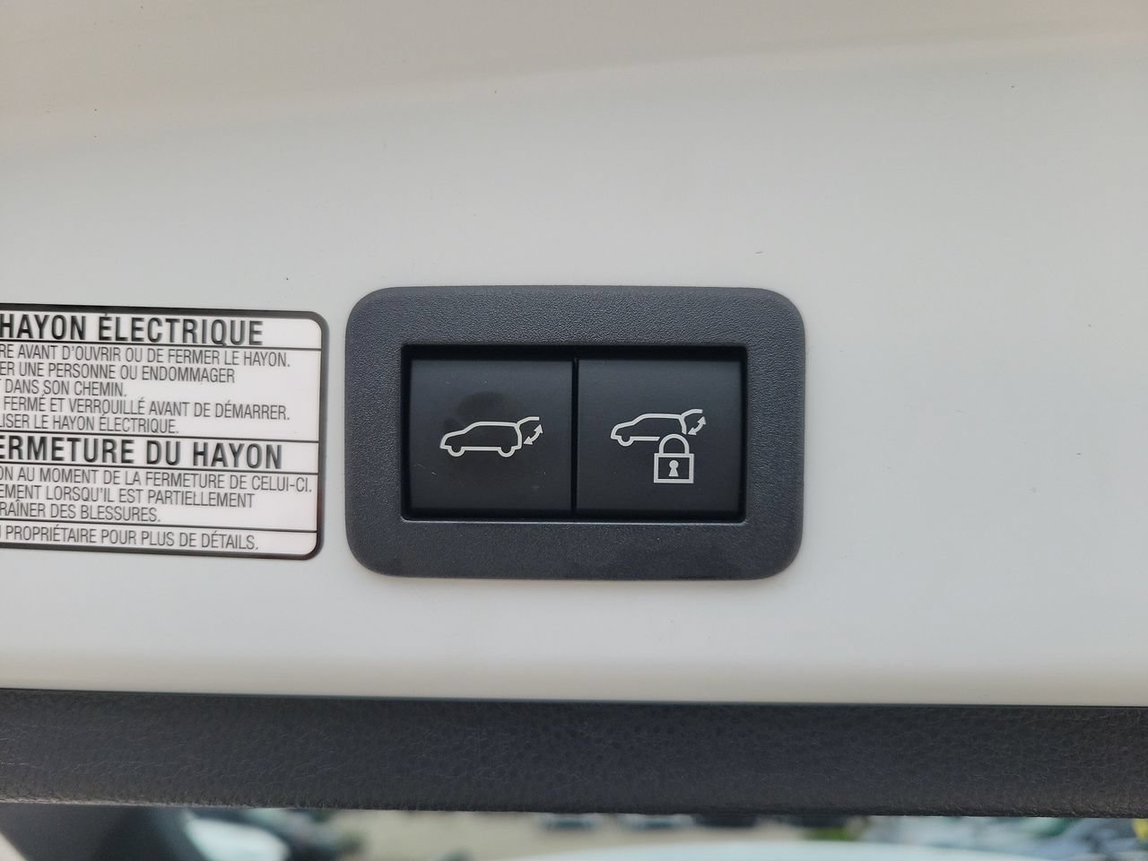 Used 2024 Toyota Corolla Cross AWD Hybrid w/ Convenience Package image 9