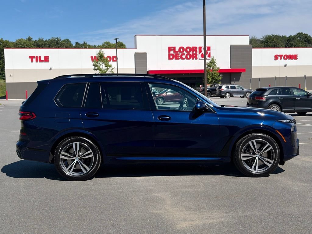 Certified 2027 BMW X7 xDrive40i w/ M Sport Package AWD/4WD image 7