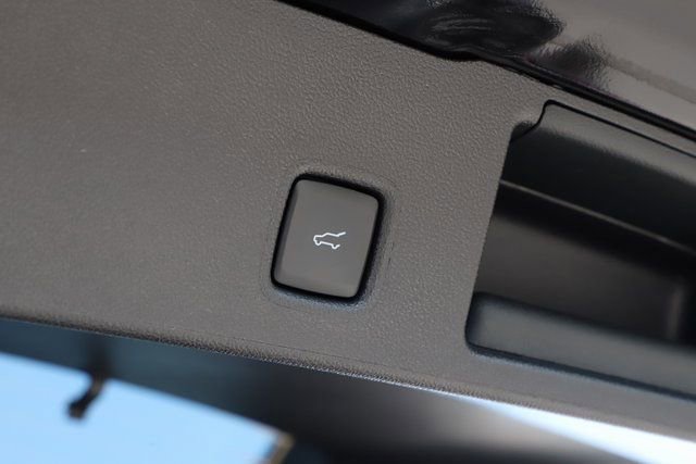 Used 2025 Ford Escape SE w/ PHEV Premium Package FWD image 9