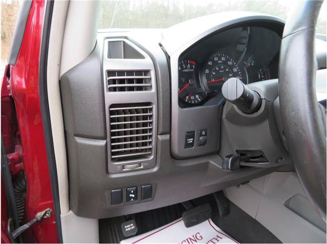 Used 2004 Nissan Titan SE AWD/4WD image 29
