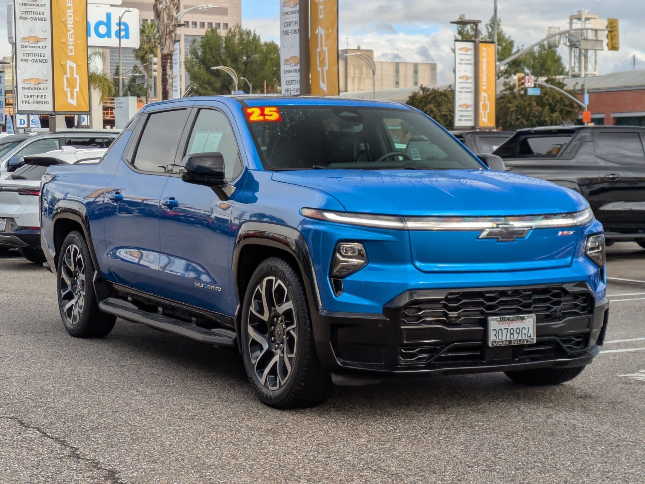 Used 2025 Chevrolet Silverado EV RST image 3