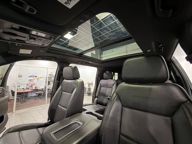 Used 2023 GMC Yukon XL Denali AWD/4WD image 30