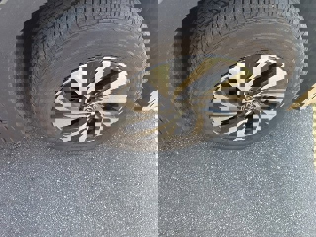 Used 2025 Volkswagen Tiguan S image 15