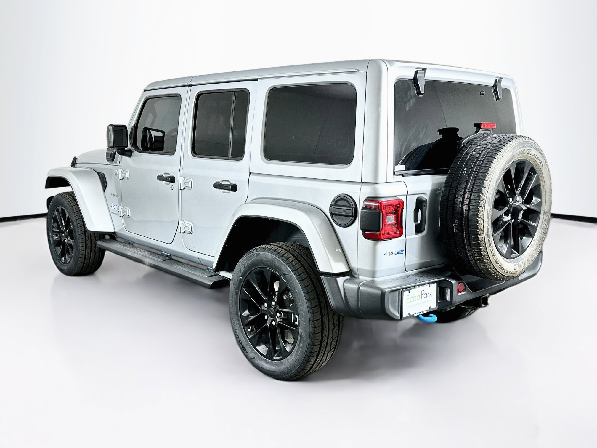 Used 2023 Jeep Wrangler Unlimited Sahara w/ Cold Weather Group AWD/4WD image 5