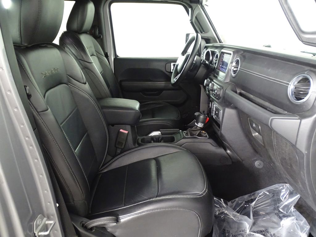Used 2018 Jeep Wrangler Unlimited Sahara w/ Safety Group image 13