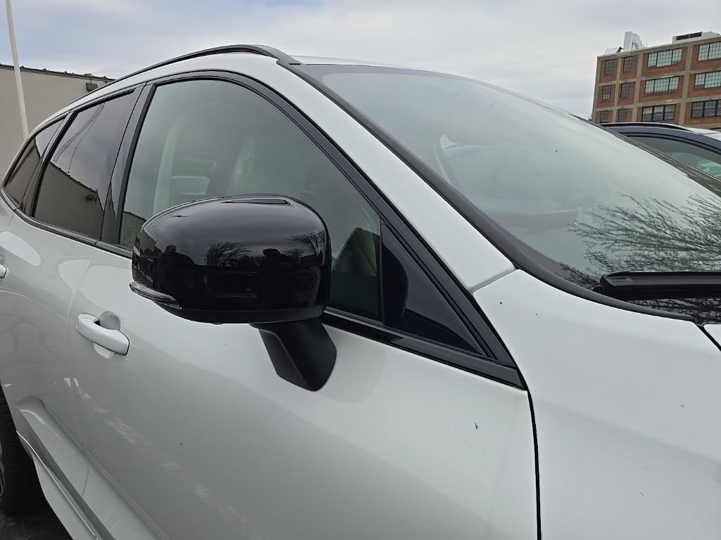 New 2026 Volvo XC60 T8 Ultra w/ Protection Package Premier AWD/4WD image 4