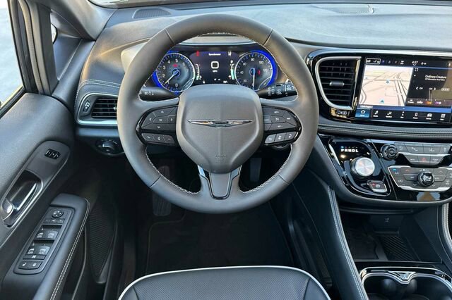 New 2026 Chrysler Pacifica Limited w/ S Appearance Package image 11