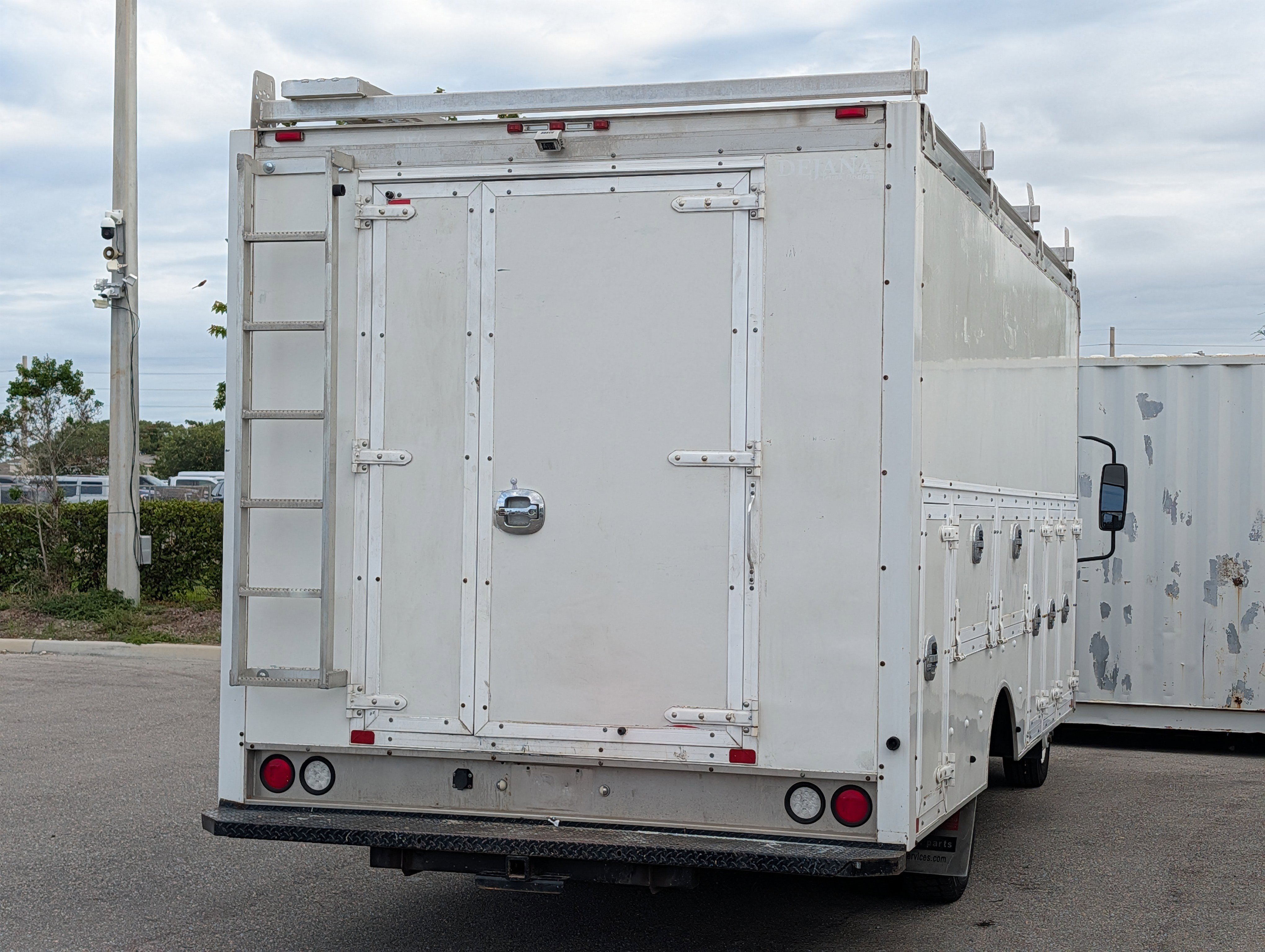 Used 2018 Isuzu NPR RWD image 4