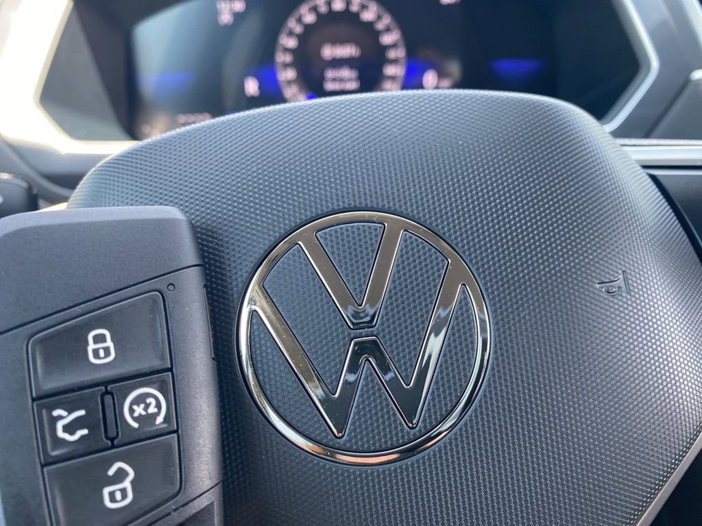 Used 2024 Volkswagen Tiguan SE image 40