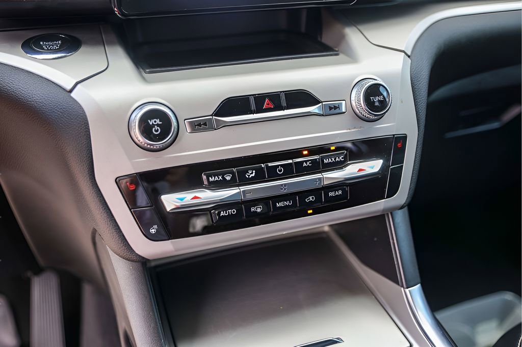 Used 2023 Ford Explorer XLT w/ Equipment Group 202A image 22