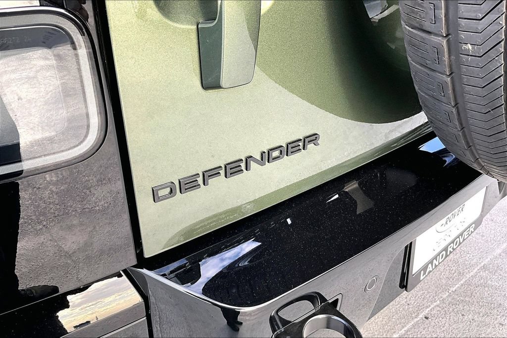 New 2026 Land Rover Defender 110 X-Dynamic SE AWD/4WD image 9