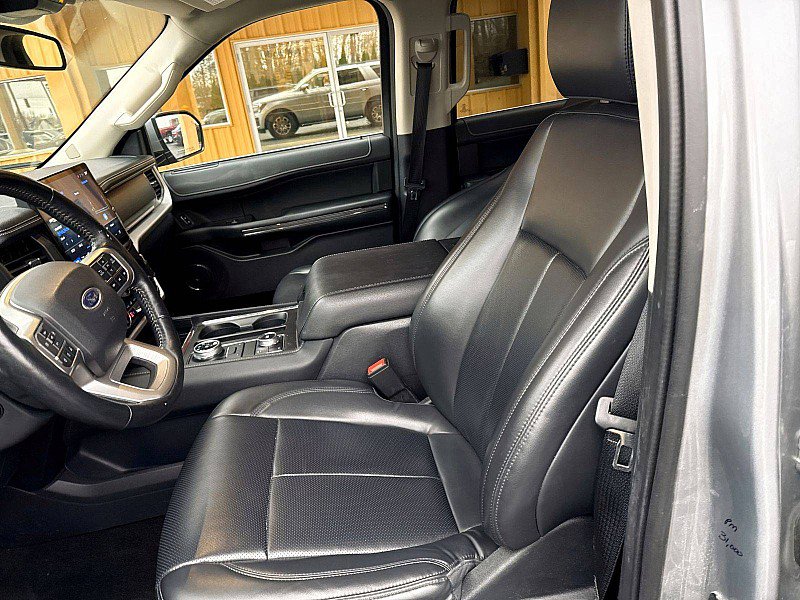 Used 2023 Ford Expedition XLT image 9