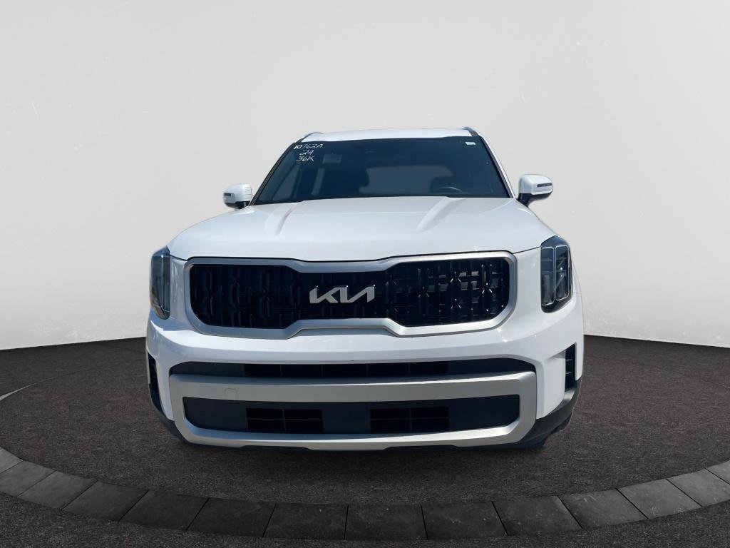 Used 2024 Kia Telluride EX w/ EX Captain's Chair Package image 2