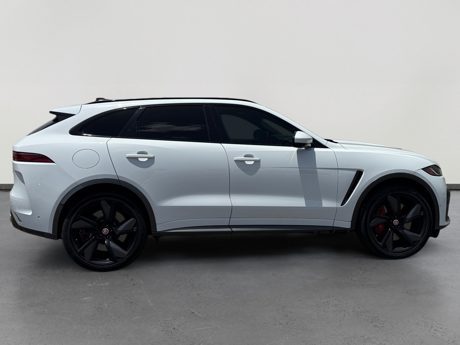 Used 2021 Jaguar F-PACE SVR AWD/4WD image 6