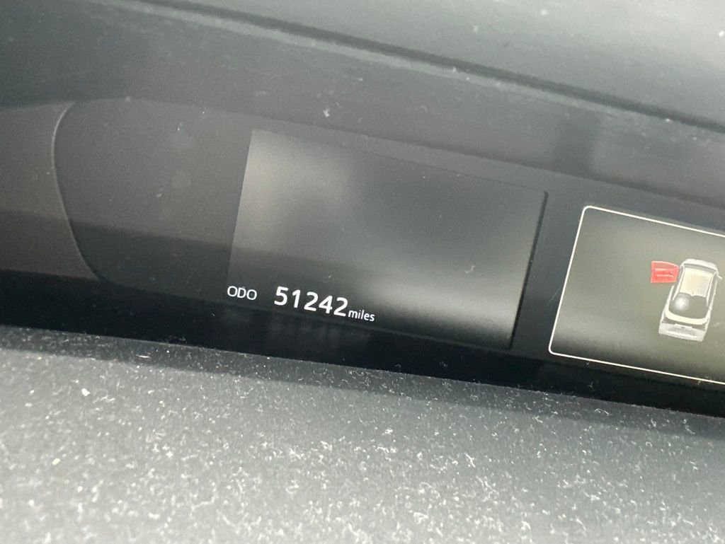 Used 2022 Toyota Prius LE FWD image 7