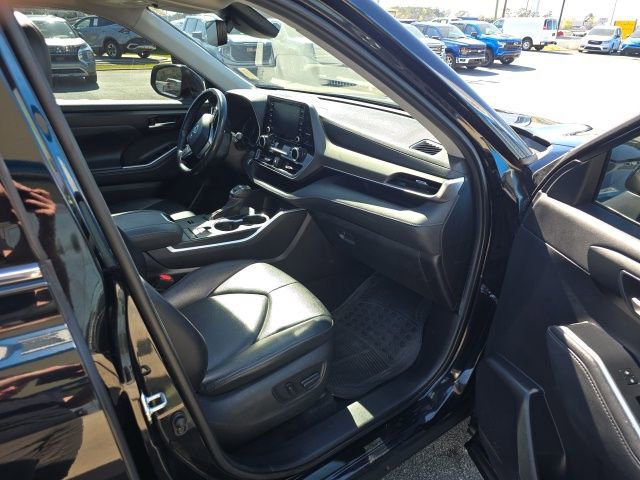 Used 2021 Toyota Highlander XLE FWD image 48