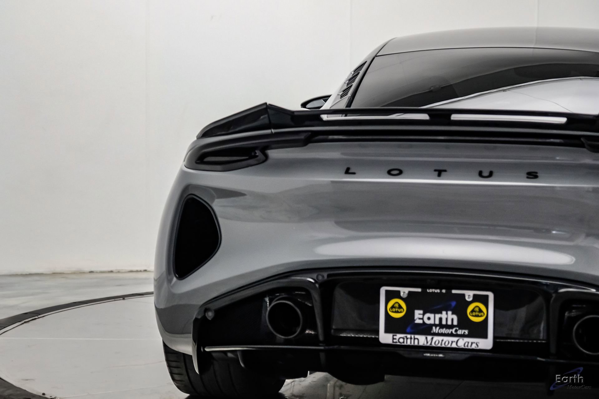 Used 2025 Lotus Emira RWD image 17
