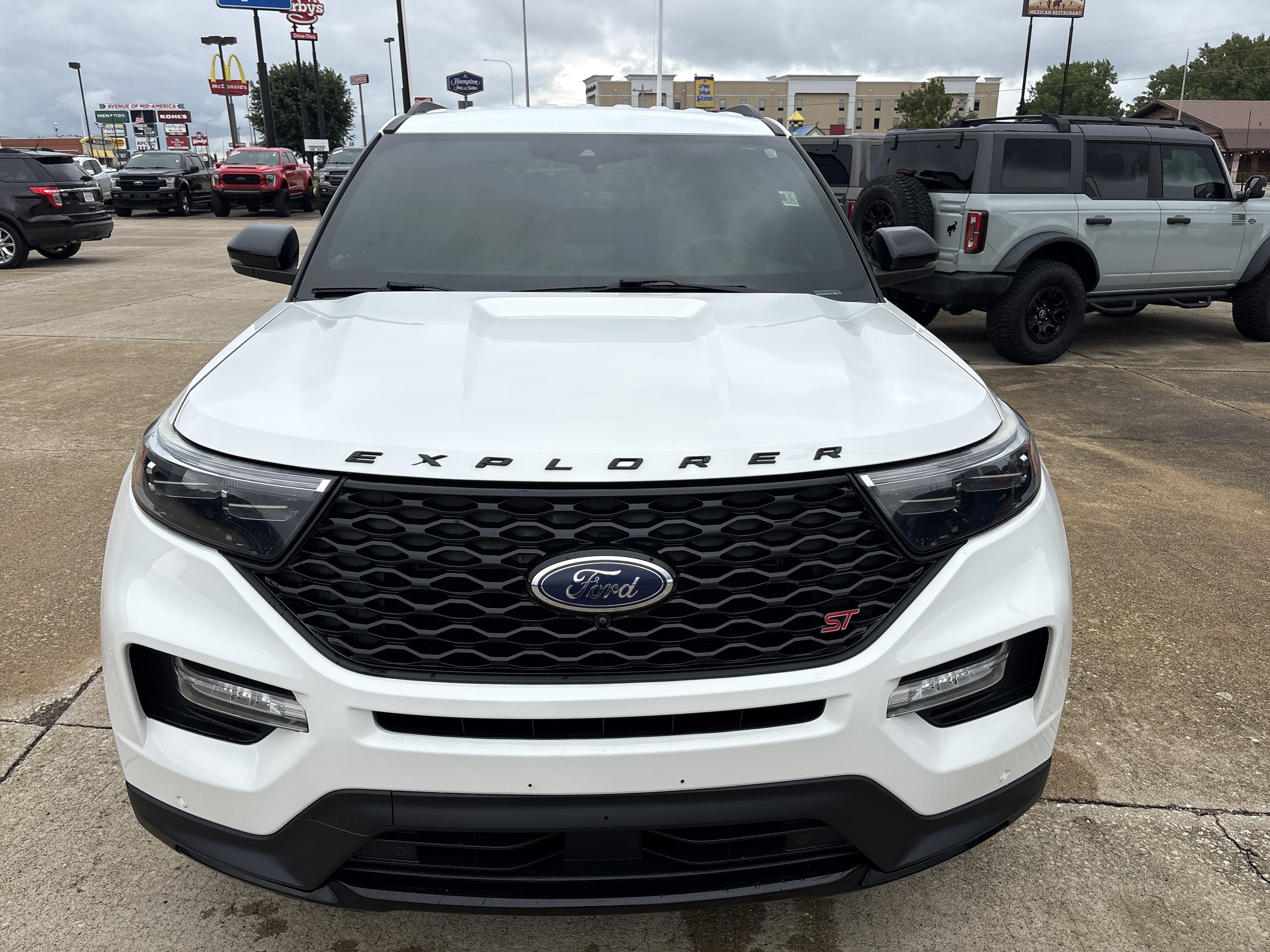 Used 2022 Ford Explorer ST w/ Equipment Group 401A AWD/4WD image 2
